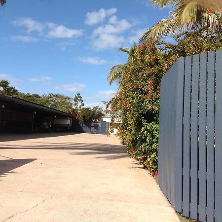 Emu Park Motel Exterior foto